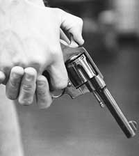 En el mercado negro, un revólver 44 se consigue por 800 pesos, una Magnum por 1000 y una ametralladora entre 1500 y 2000.