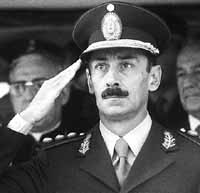 El ex general Jorge Rafael Videla, indultado por Carlos Menem.