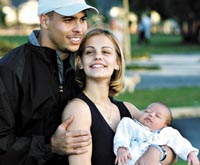 Ronaldo, con su esposa Milene y el pequeño Ronald. Sólo faltan los asesores.