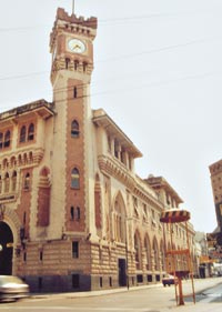 El edificio de Correos, un palacio florentino.