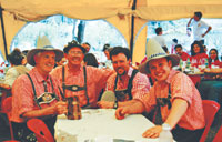 Brindis en la versión cordobesa de la Oktoberfest.