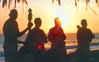 Atardecer con música y ron en el oriente de Cuba.