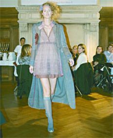 /fotos/las12/20070504/notas_12/desfile.jpg
