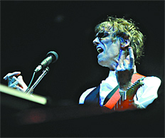 /fotos/no/20091224/notas_no/spinetta.jpg